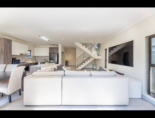 3 BEDROOM HOUSE FOR SALE IN BRYANSTON